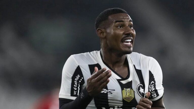 Cuiabano retorna ao Botafogo após negociação relâmpago com o Nottingham Forest